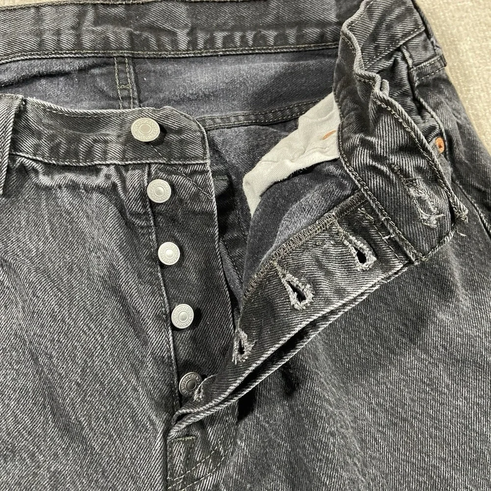 Levis 501 Jeans Men 34x30 Original Fit Straight Leg Faded Black Denim Button Fly